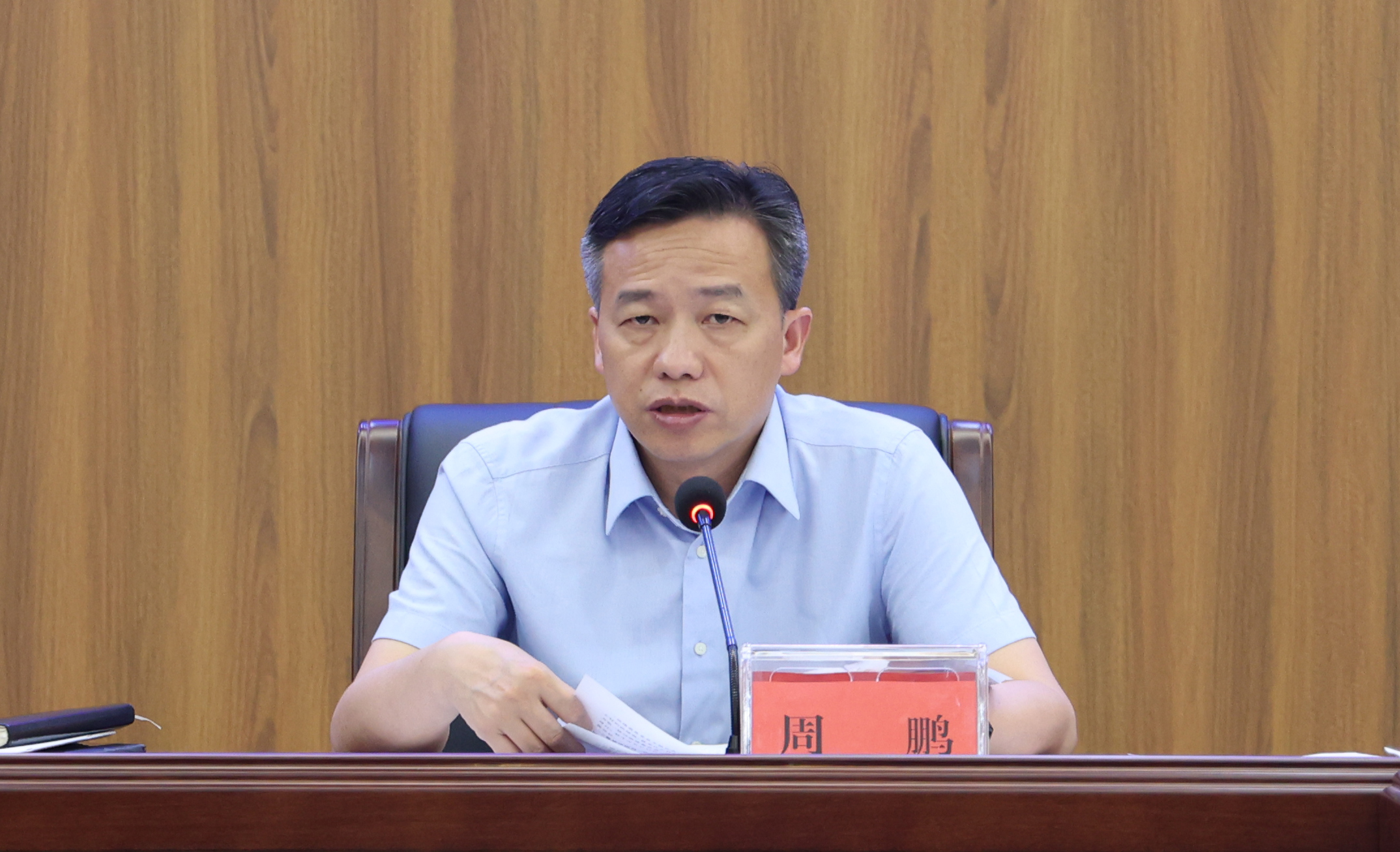 周鹏主持召开县人民政府党组扩大会议暨县长碰头会