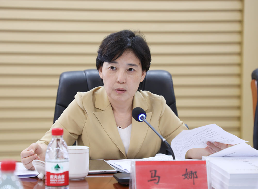 马娜来华容县调研人大工作